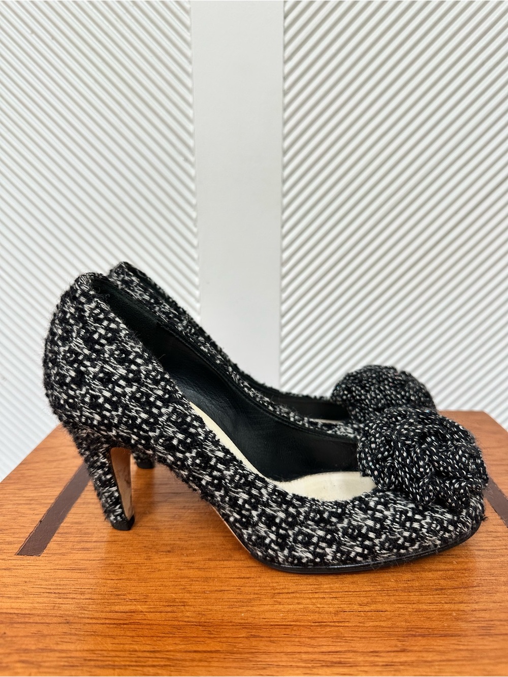 CHANEL Camellia Tweed Heels - Picture 4 of 12